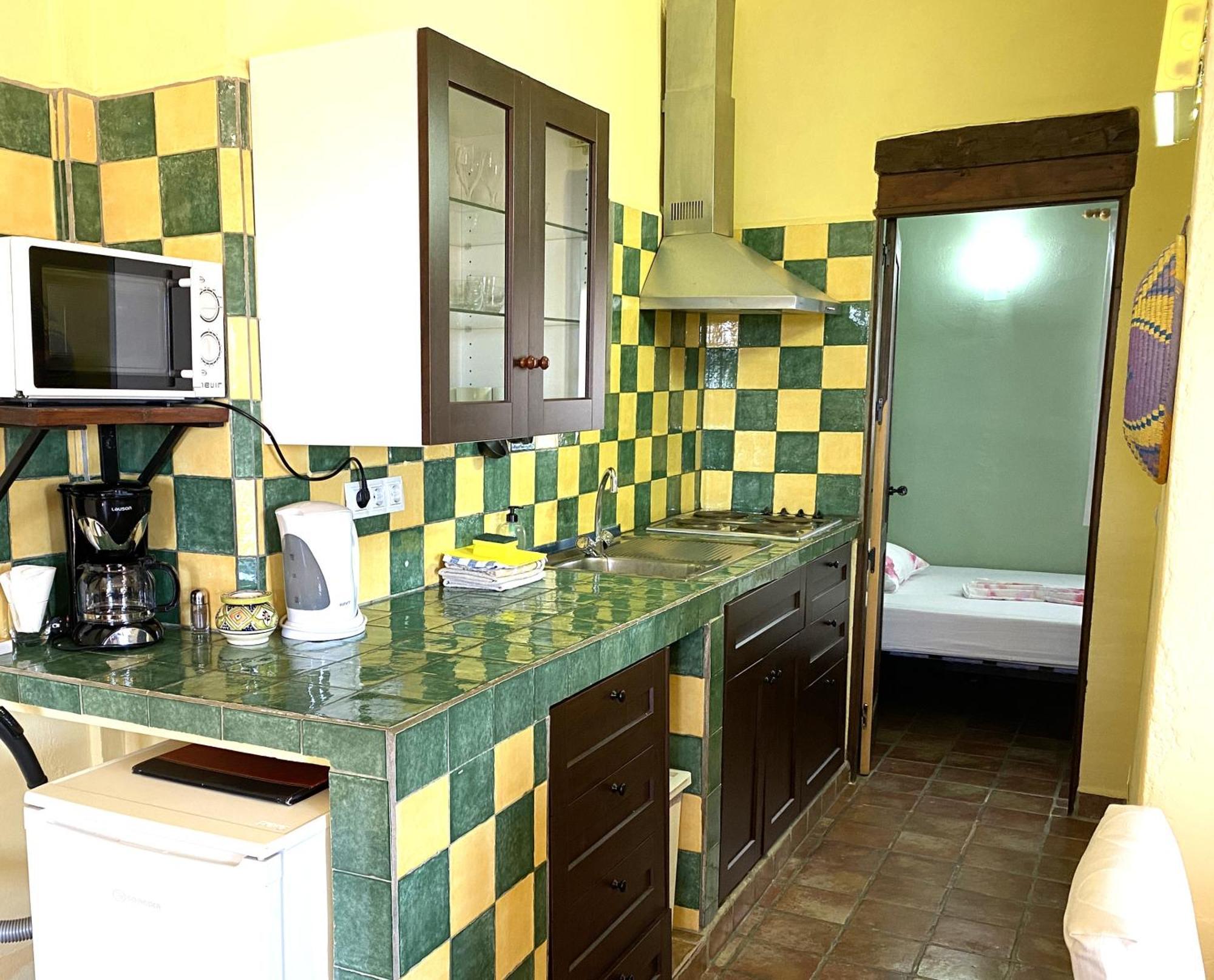 Castle Tower Ground Floor Apartment In Rural Holiday Park 'Cezanne' Tolox Exterior photo