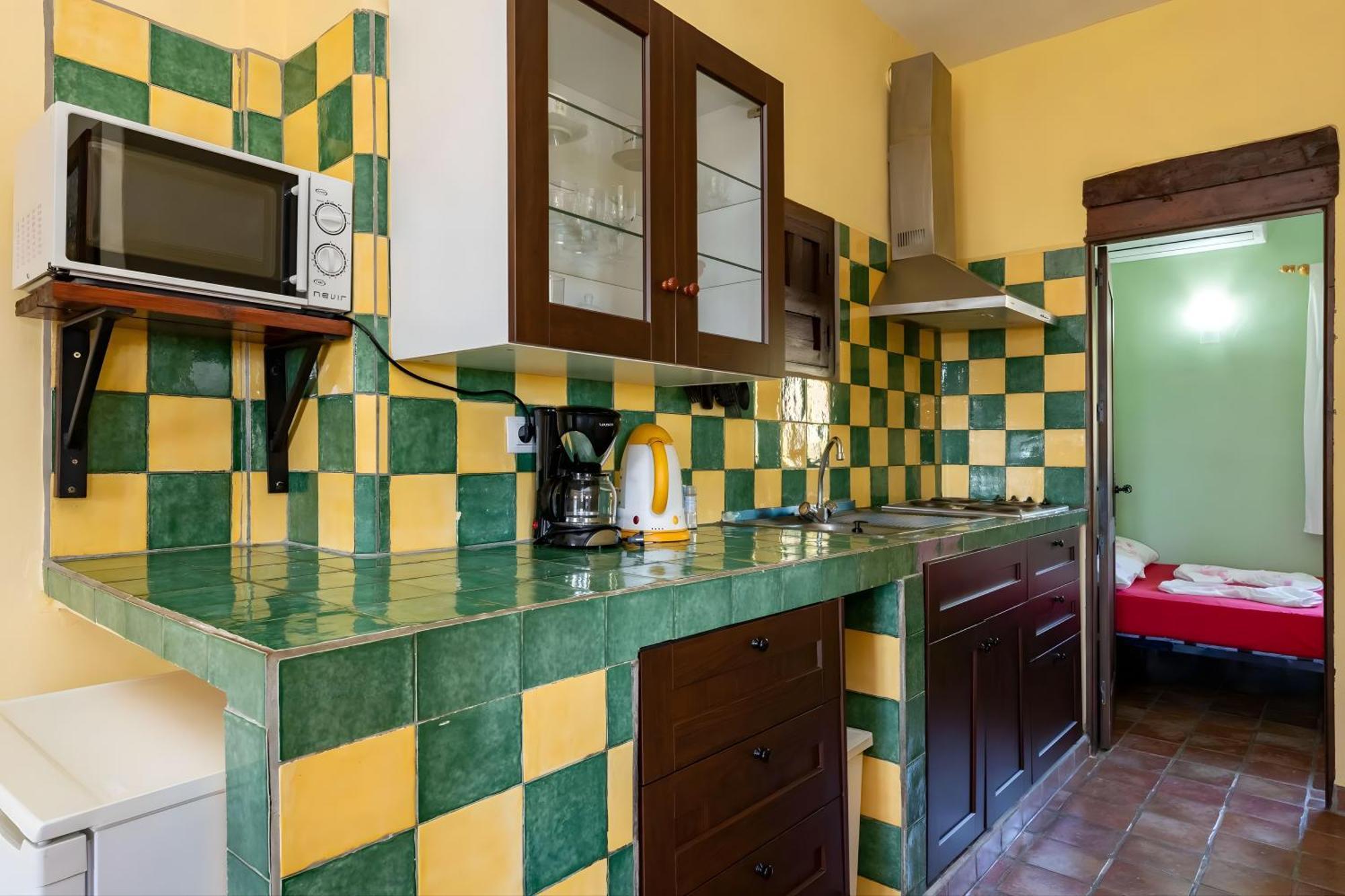 Castle Tower Ground Floor Apartment In Rural Holiday Park 'Cezanne' Tolox Exterior photo